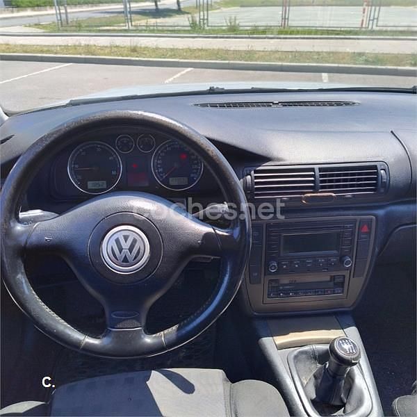 Usado VW Passat Edition 130 CV (95 kW) 2003 Gris / plata Familiar