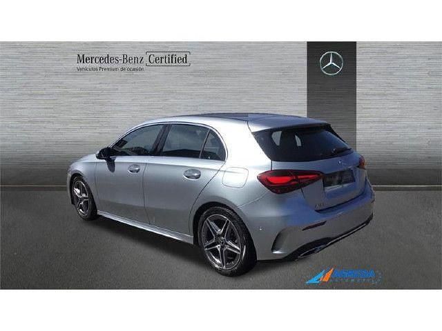 Usado Mercedes A180 AMG line 136 CV (100 kW) 2025 Plata hightech