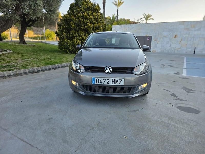 Usado VW Polo Advance 90 CV (66 kW) 2013 Gris / plata Utilitario