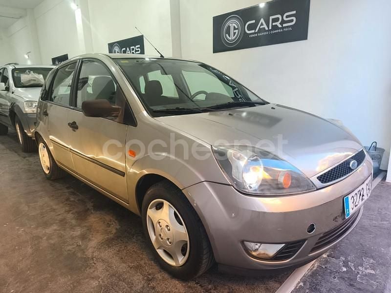 Marrón Usado 2004 Ford Fiesta Ambiente Berlina | 2300 € (Precio justo) - Imagen 1/4