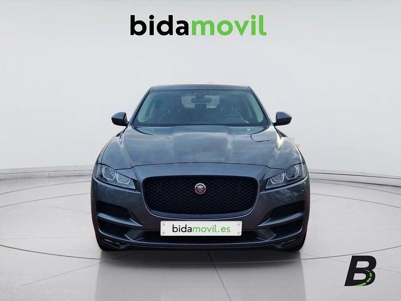 Usado Jaguar F-Pace Prestige 180 CV (132 kW) 2018 Gris / plata SUV