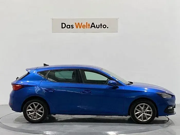 Usado Seat Leon Style 110 CV (80 kW) 2024 Azul Berlina