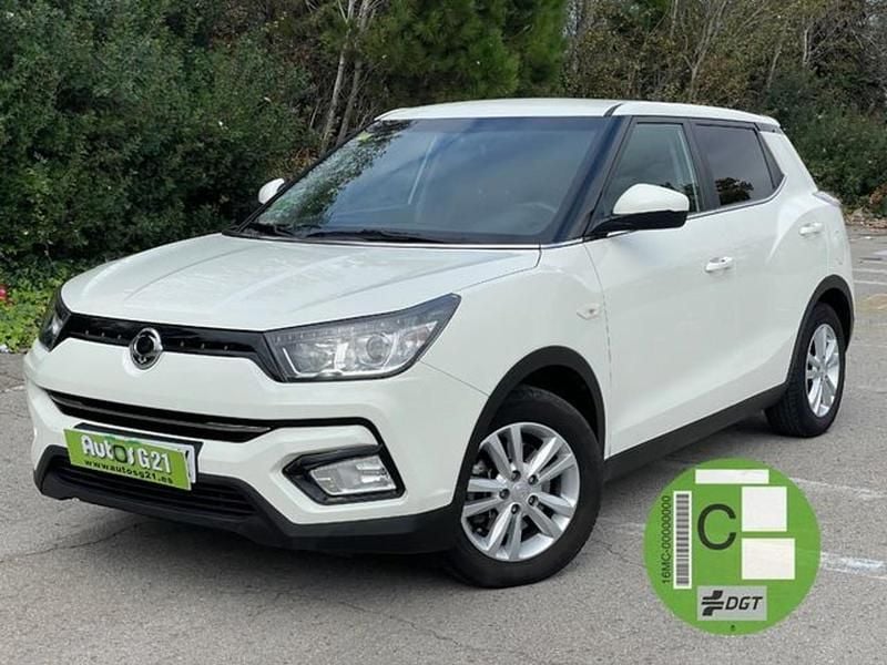 Blanco Usado 2018 Ssangyong (KGM) Tivoli Limited SUV | 11.999 € - Imagen 1/4