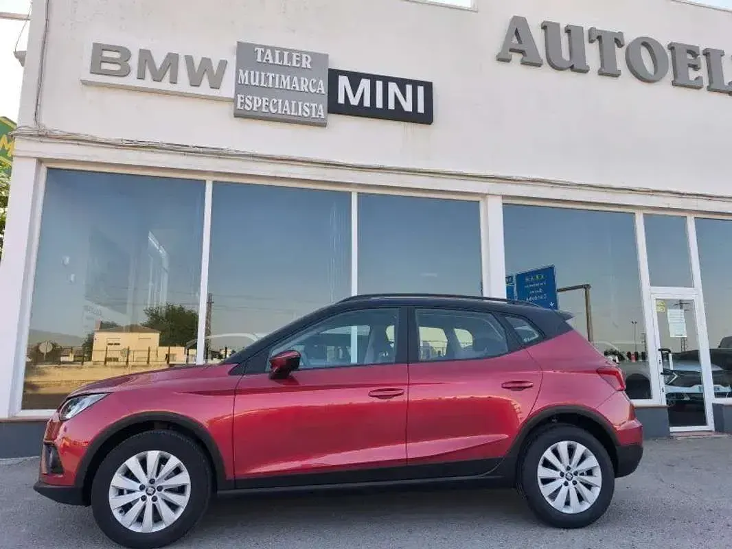 Usado Seat Arona 110 CV (80 kW) 2021 Burdeos SUV