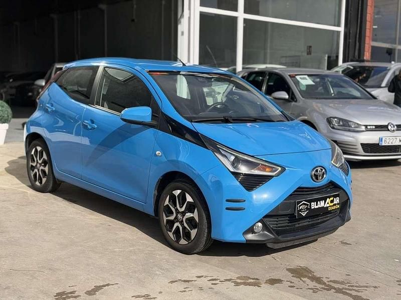 Usado Toyota Aygo 71 CV (52 kW) 2019 Azul Utilitario