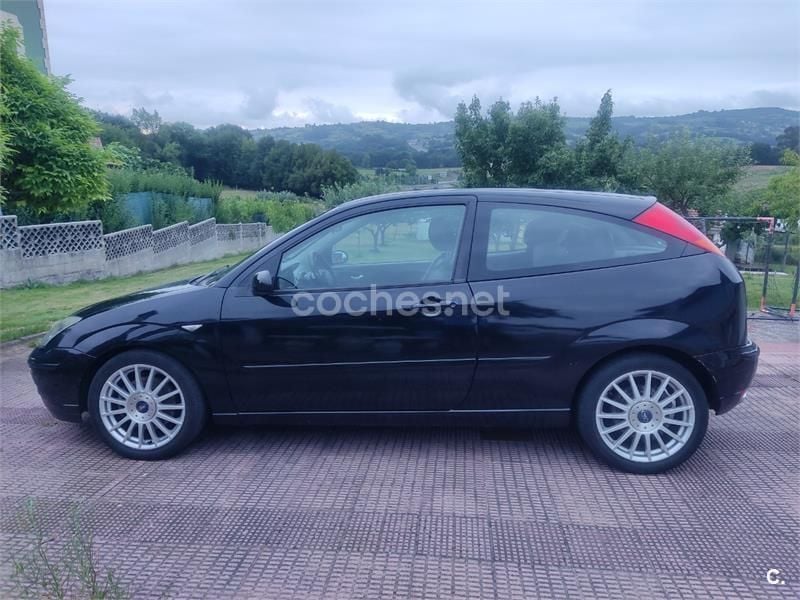 Usado Ford Focus ST 173 CV (127 kW) 2003 Negro Berlina