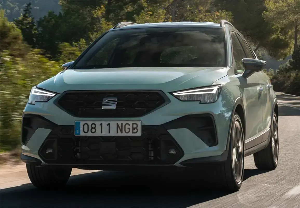 Usado Seat Arona Ecomotive 116 CV (85 kW) 2017 Burdeos SUV