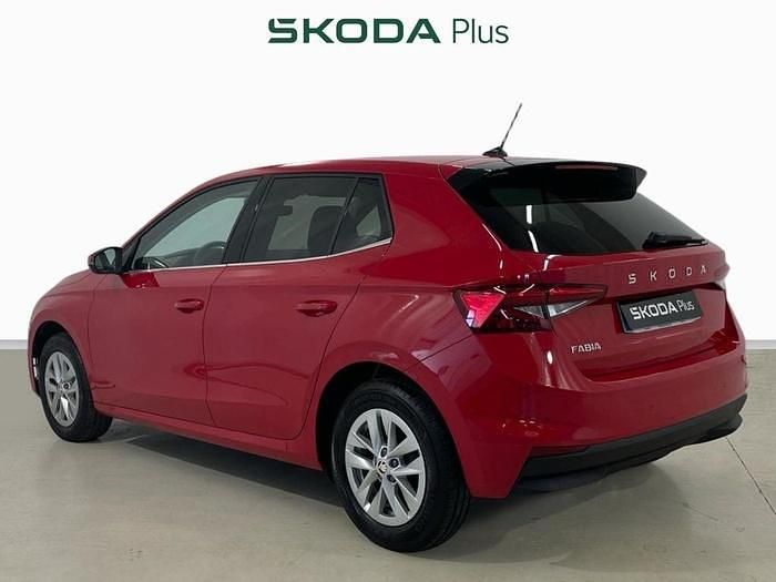 Usado Skoda Fabia Selection 95 CV (69 kW) 2024 Rojo Utilitario