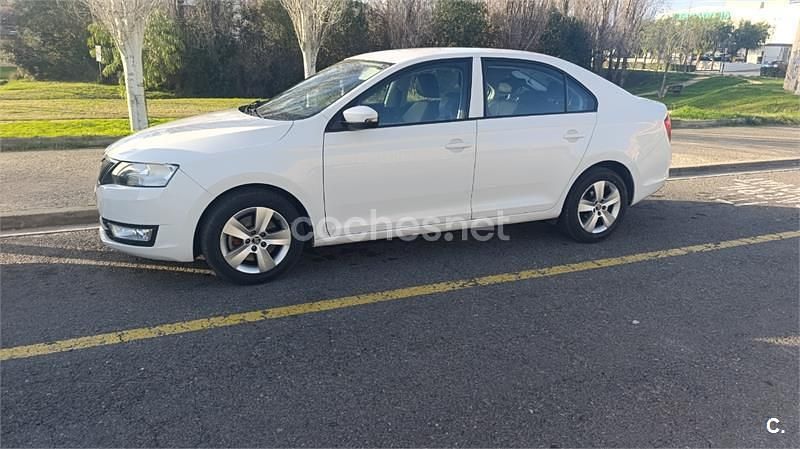 Usado Skoda Rapid Ambition 116 CV (85 kW) 2016 Blanco Utilitario