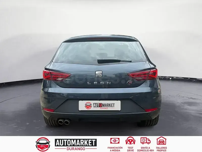 Usado Seat Leon FR 150 CV (110 kW) 2019 Gris / plata Berlina