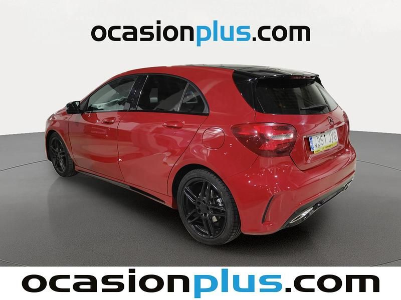 Usado Mercedes A180 122 CV (89 kW) 2017 Rojo