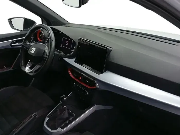 Usado Seat Arona FR 110 CV (80 kW) 2024 Blanco SUV