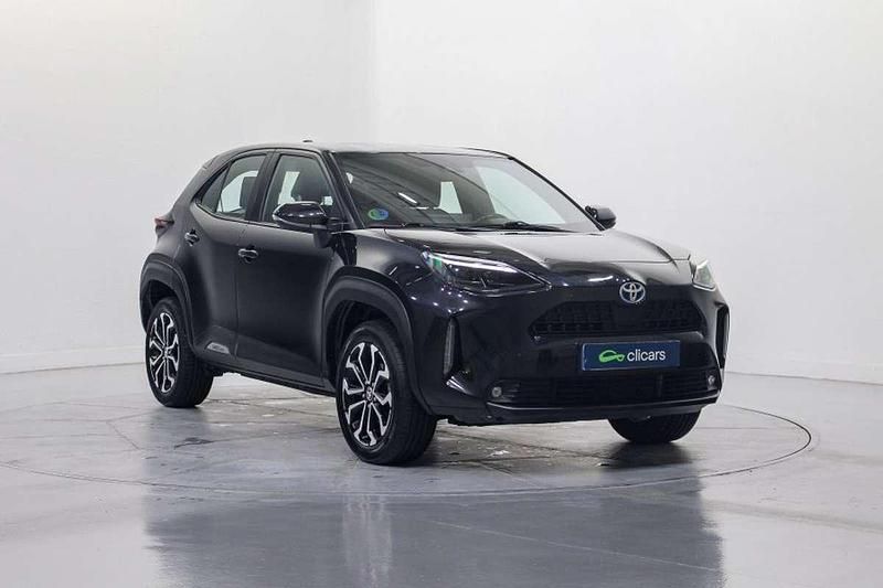 Usado Toyota Yaris Cross Style 91 CV (66 kW) 2022 Negro SUV