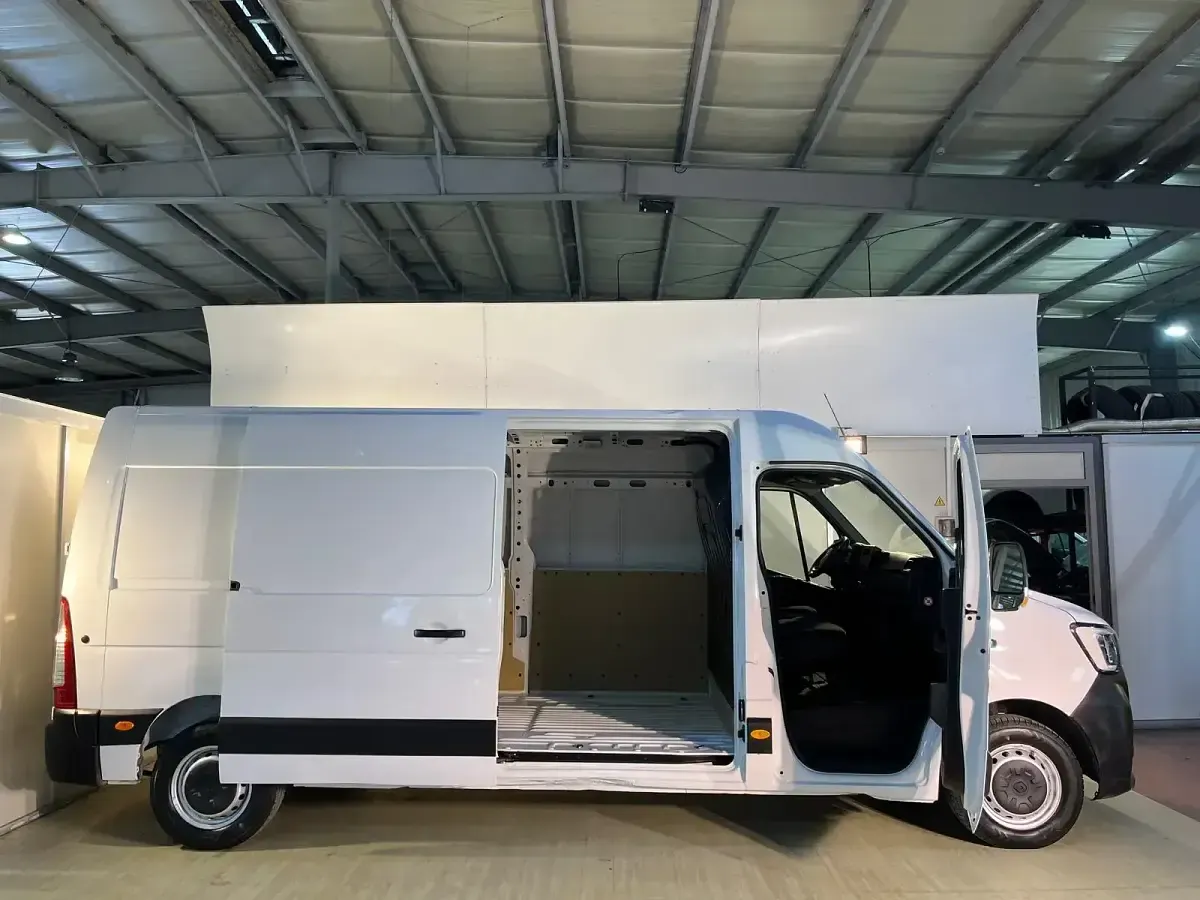 Usado Renault Master 135 CV (99 kW) 2021 Blanco Monovolumen