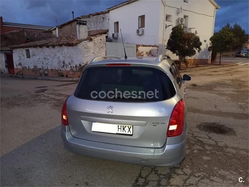 Usado Peugeot 308 SW Active 112 CV (82 kW) 2012 Gris / plata Familiar