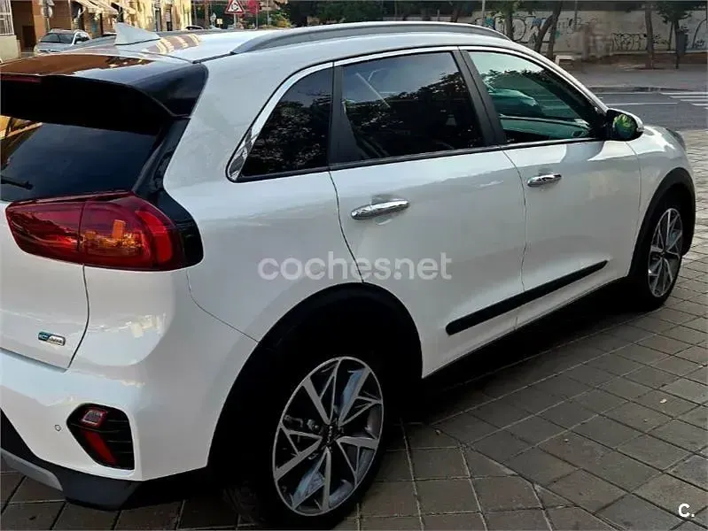 Usado Kia Niro 141 CV (103 kW) 2023 Blanco SUV