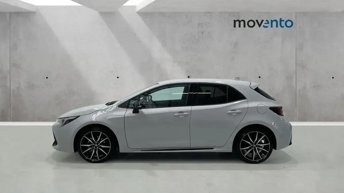 Usado Toyota Corolla Sport 140 CV (102 kW) 2023 Gris / plata Berlina