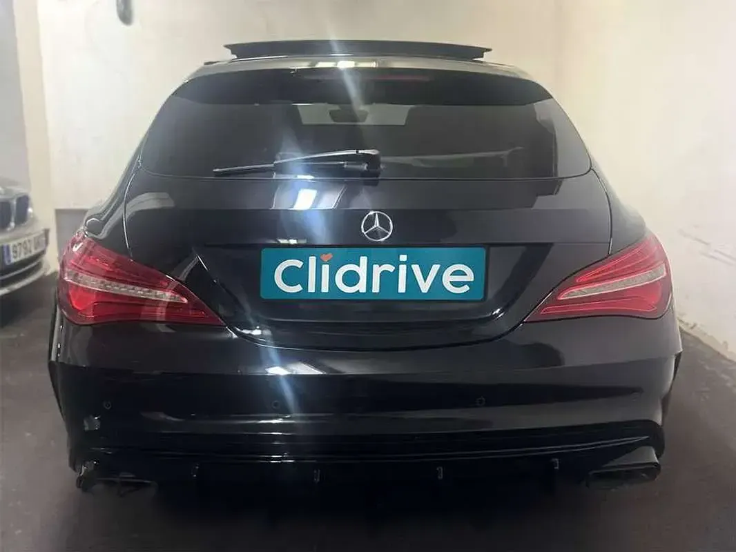 Usado Mercedes CLA220 Shooting Brake 177 CV (130 kW) 2019 Negro Familiar