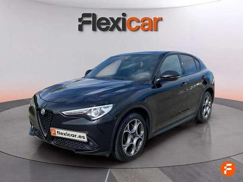 Usado Alfa Romeo Stelvio Sprint 160 CV (117 kW) 2022 Negro SUV