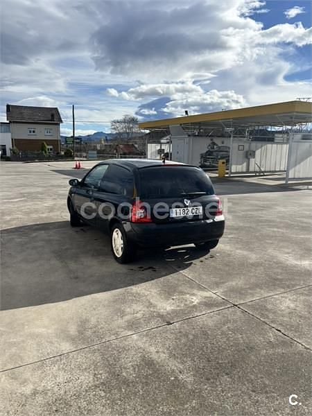 Usado Renault Clio II Authentique 60 CV (44 kW) 2004 Negro Berlina