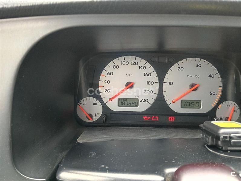 Usado VW Golf III Conceptline 90 CV (66 kW) 1998 Gris / plata Familiar