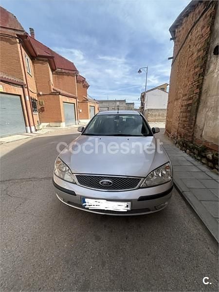 Usado Ford Mondeo Trend 130 CV (95 kW) 2003 Gris / plata Berlina