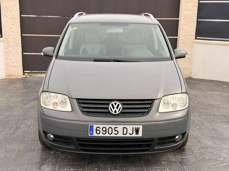 Usado VW Touran Advance 140 CV (102 kW) 2005 Gris Monovolumen