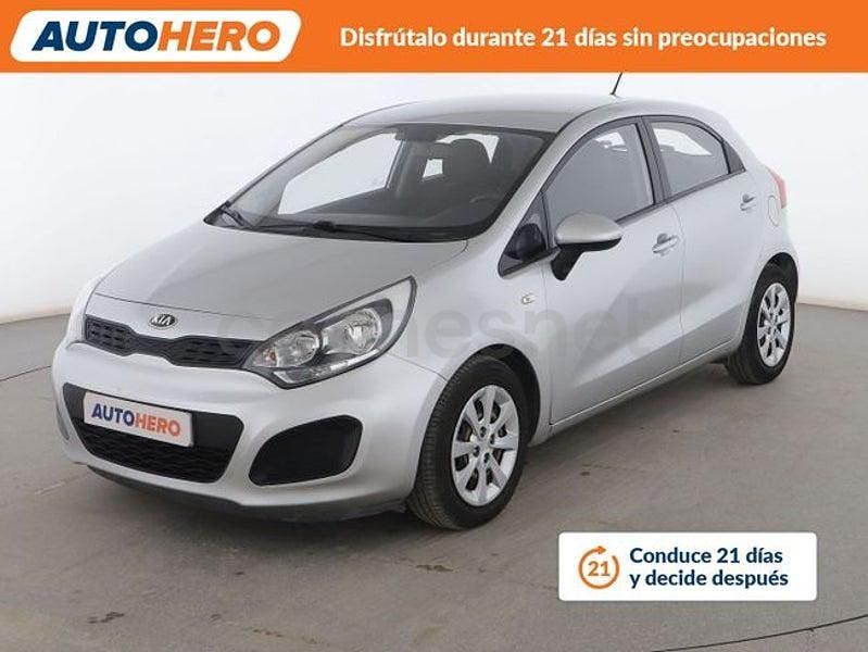 Usado Kia Rio 86 CV (63 kW) 2014 Gris Utilitario