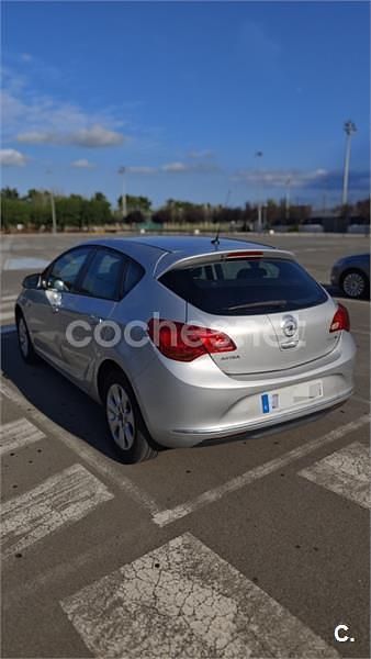 Gris / plata Usado 2015 Opel Astra Selective Berlina | 5900 € (Super precio) - Imagen 1/4