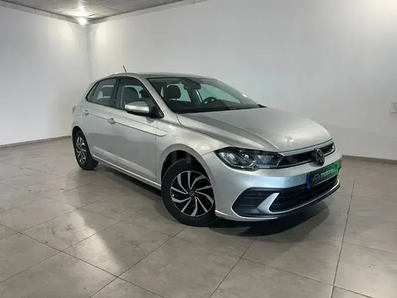 Usado VW Polo Life 95 CV (69 kW) 2023 Gris / plata Utilitario