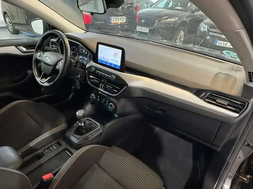 Usado Ford Focus Trend+ 120 CV (88 kW) 2022 Gris Berlina