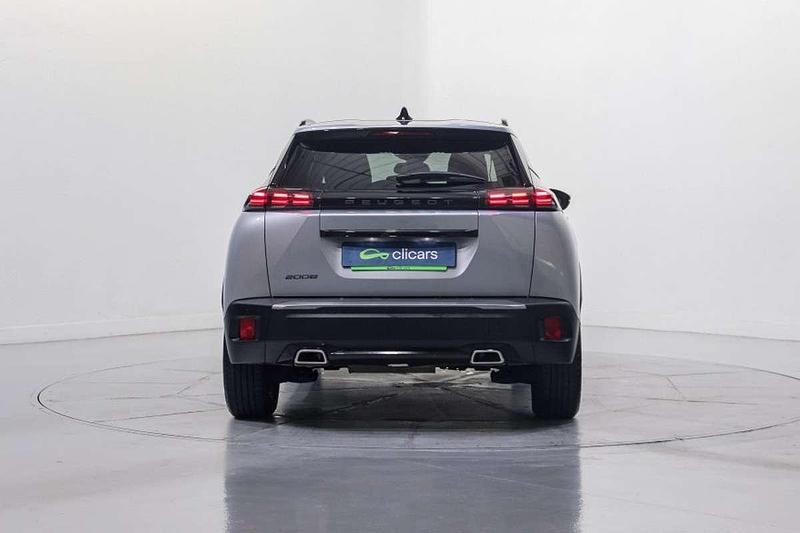Usado Peugeot 2008 Allure 131 CV (96 kW) 2024 Plateado SUV