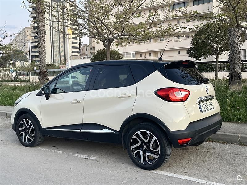 Usado Renault Captur Zen 120 CV (88 kW) 2017 Beige SUV