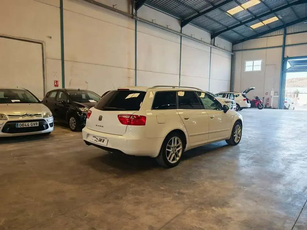 Usado Seat Exeo Style 120 CV (88 kW) 2010 Blanco Familiar