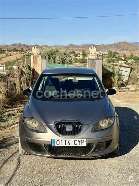 Gris / plata Usado 2004 Seat Altea Reference Monovolumen | 3190 € (Precio justo) - Imagen 1/4