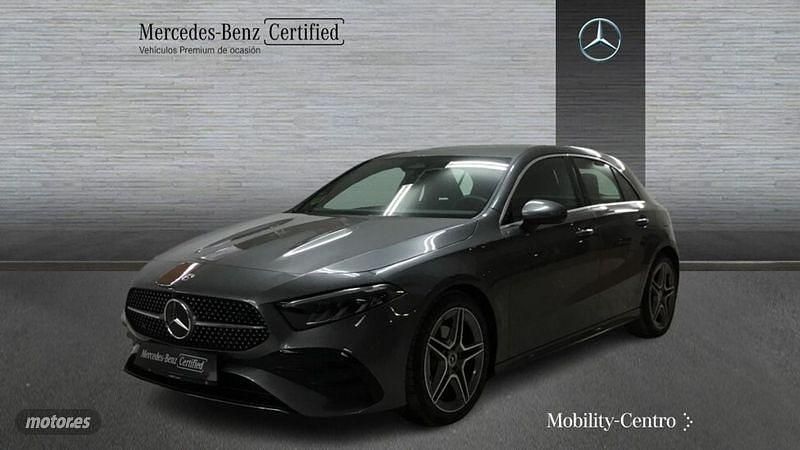 Usado Mercedes A180 AMG line 116 CV (85 kW) 2024 Gris montaña Berlina
