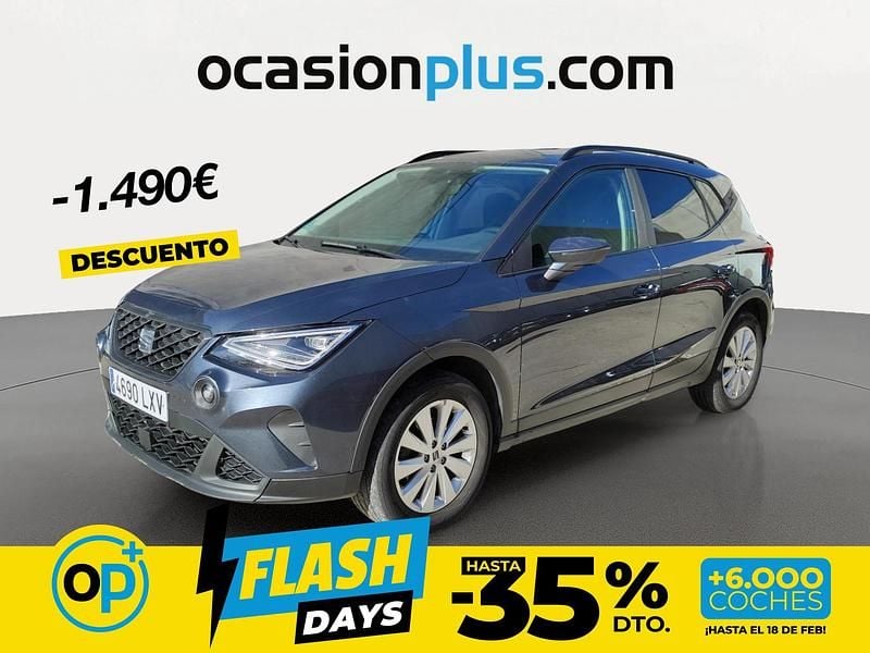 Usado Seat Arona Style Plus 110 CV (80 kW) 2022 Gris SUV