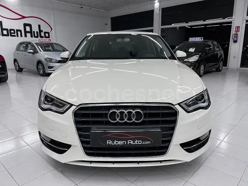 Usado Audi A3 Attraction 105 CV (77 kW) 2014 Blanco Berlina