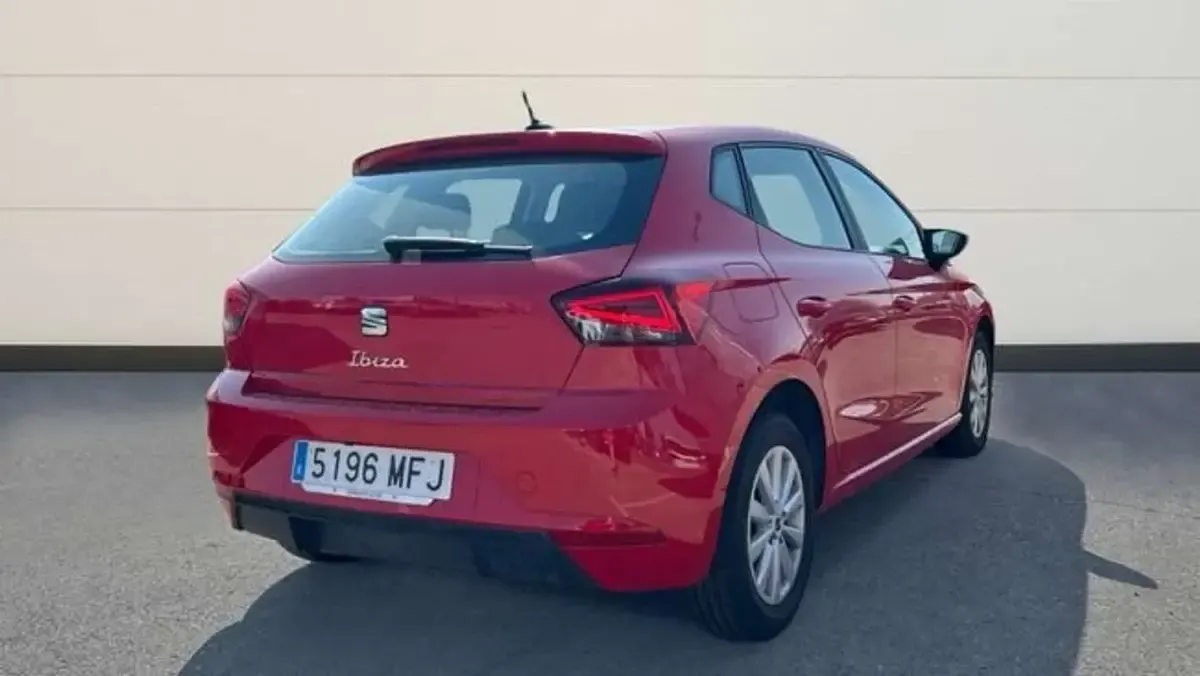 Usado Seat Ibiza Style 110 CV (80 kW) 2023 Rojo Utilitario