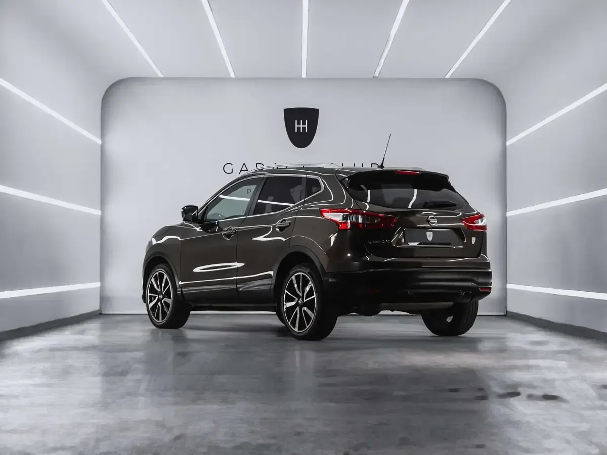 Usado Nissan Qashqai Premium Edition 163 CV (119 kW) 2015 Marrón SUV