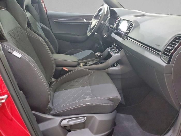 Usado Skoda Karoq SportLine 150 CV (110 kW) 2025 Rojo SUV