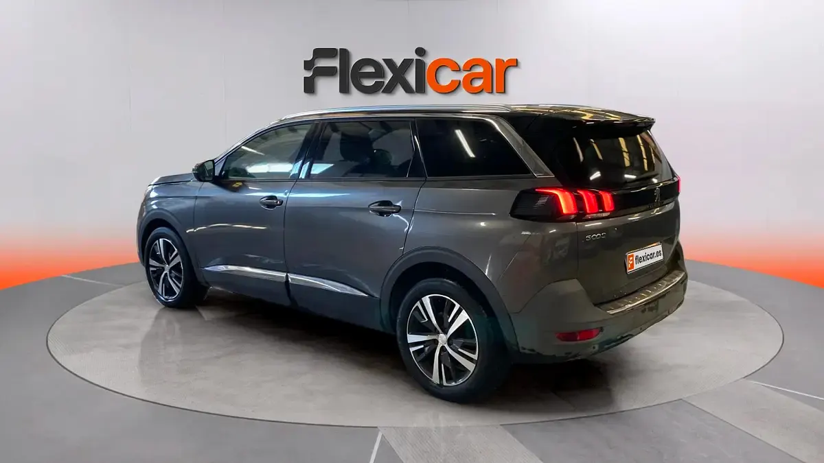 Usado Peugeot 5008 Allure 131 CV (96 kW) 2018 Gris SUV