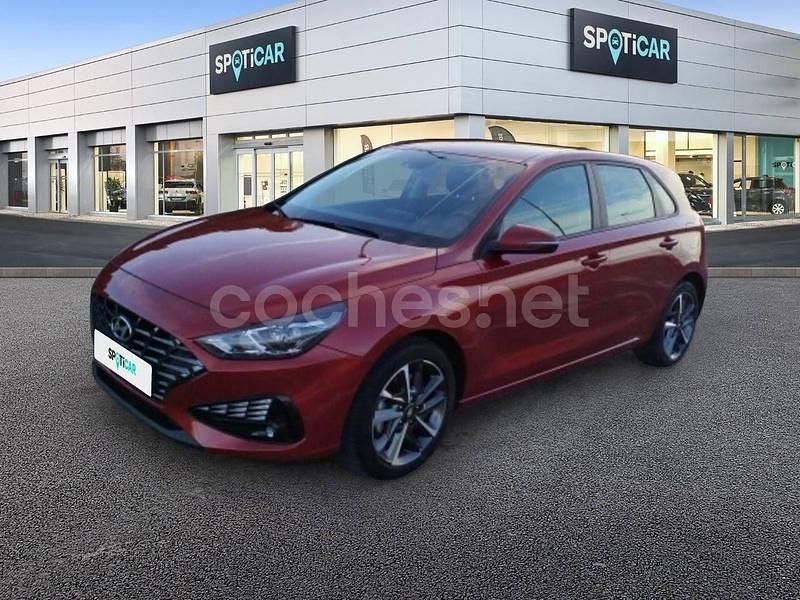 Rojo Usado 2023 Hyundai i30 Berlina | 17.900 € (Precio justo) - Imagen 1/4
