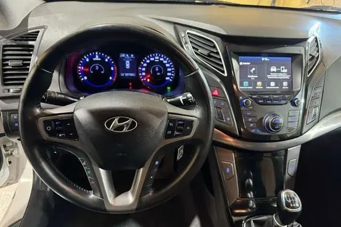 Usado Hyundai i40 116 CV (85 kW) 2019 Blanco Familiar