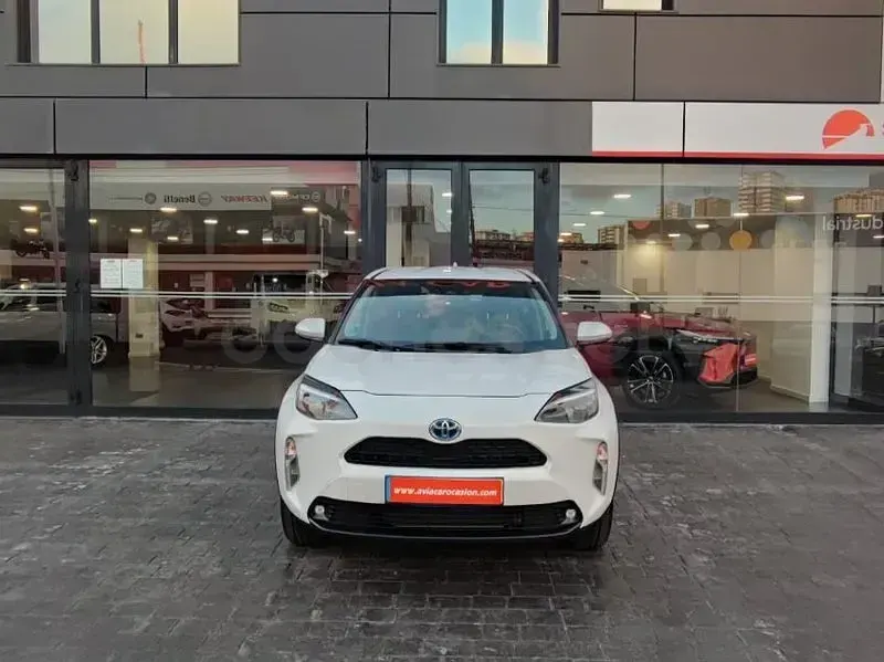 Usado Toyota Yaris Cross Active 116 CV (85 kW) 2023 Blanco SUV