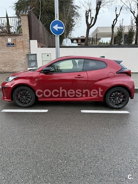 Usado Toyota Yaris 261 CV (191 kW) 2021 Rojo Utilitario