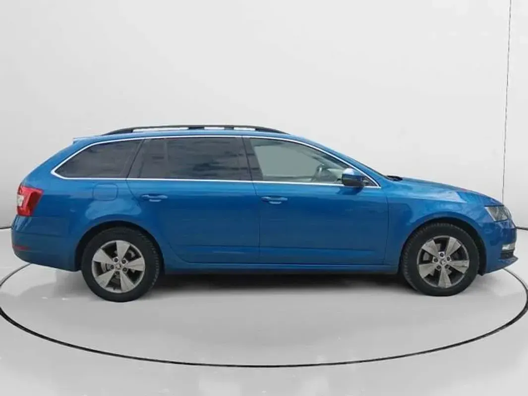 Usado Skoda Octavia Ambition 116 CV (85 kW) 2020 Azul Utilitario