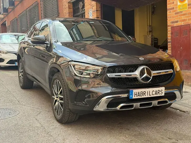 Usado Mercedes GLC300e 306 CV (225 kW) 2022 Gris / plata Coupe