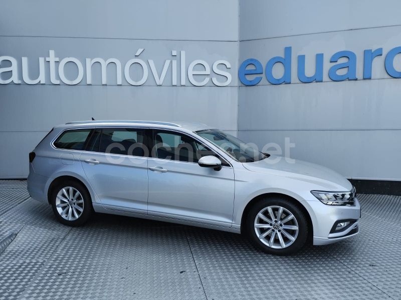Gris / plata Usado 2020 VW Passat Executive Familiar | 18.500 € (Precio justo) - Imagen 1/4