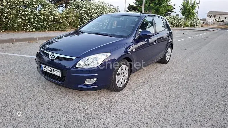 Usado Hyundai i30 Comfort 90 CV (66 kW) 2008 Negro Berlina